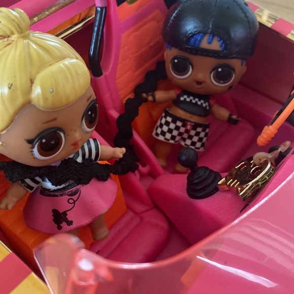 L.O.L doll Surprise Car-Pool Coupe - Picture 2 of 5